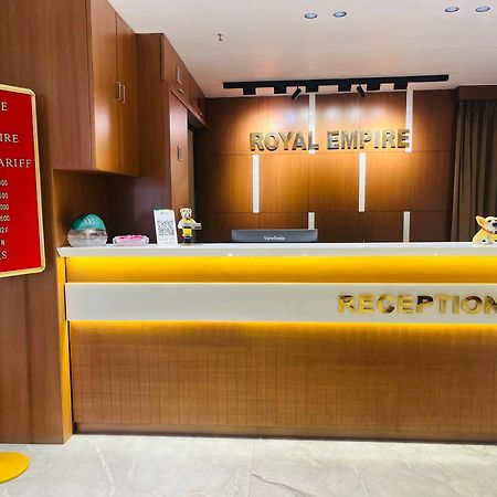 Hotel Royal Empire Gandhinagar Exterior foto