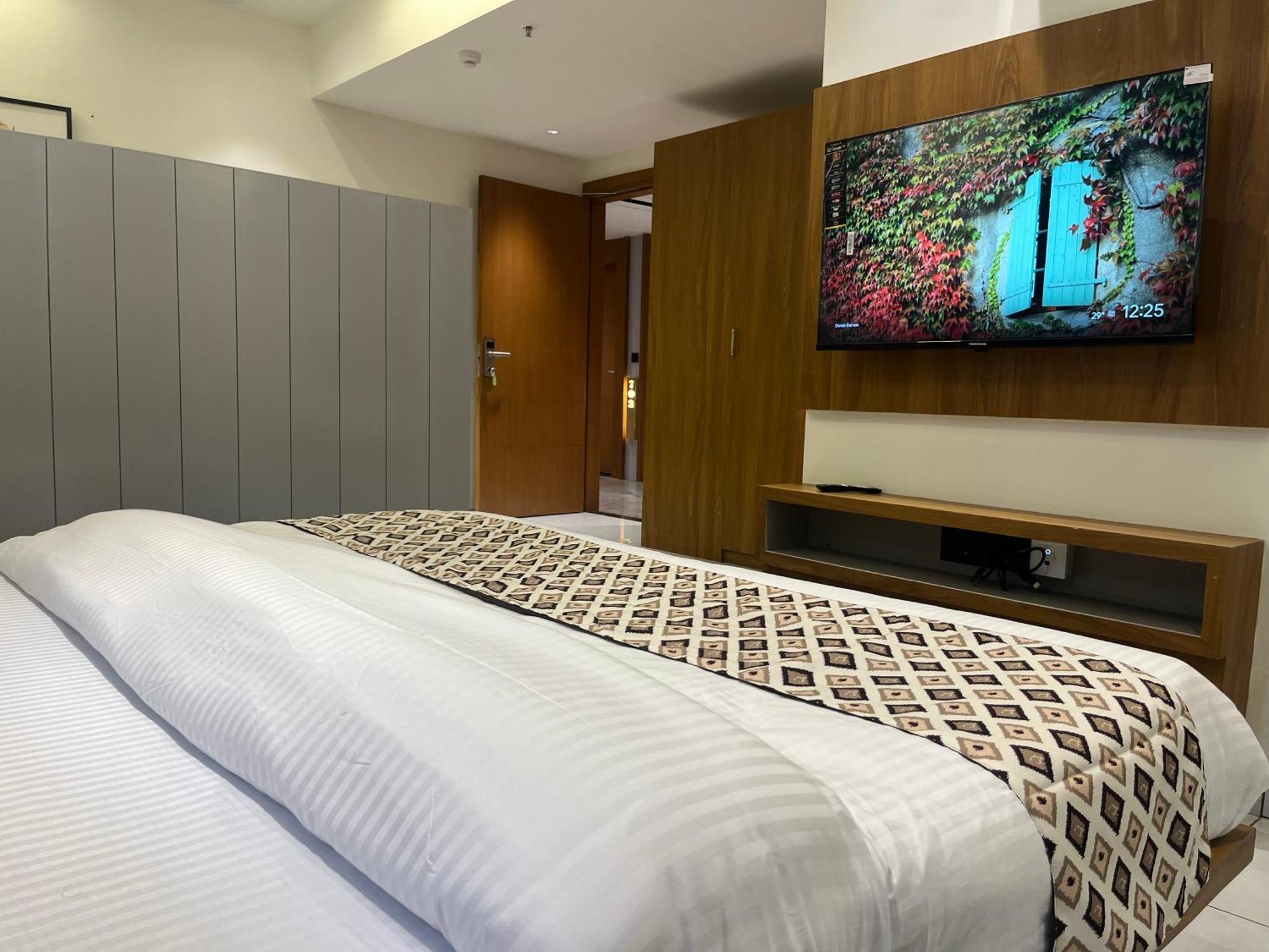 Hotel Royal Empire Gandhinagar Exterior foto
