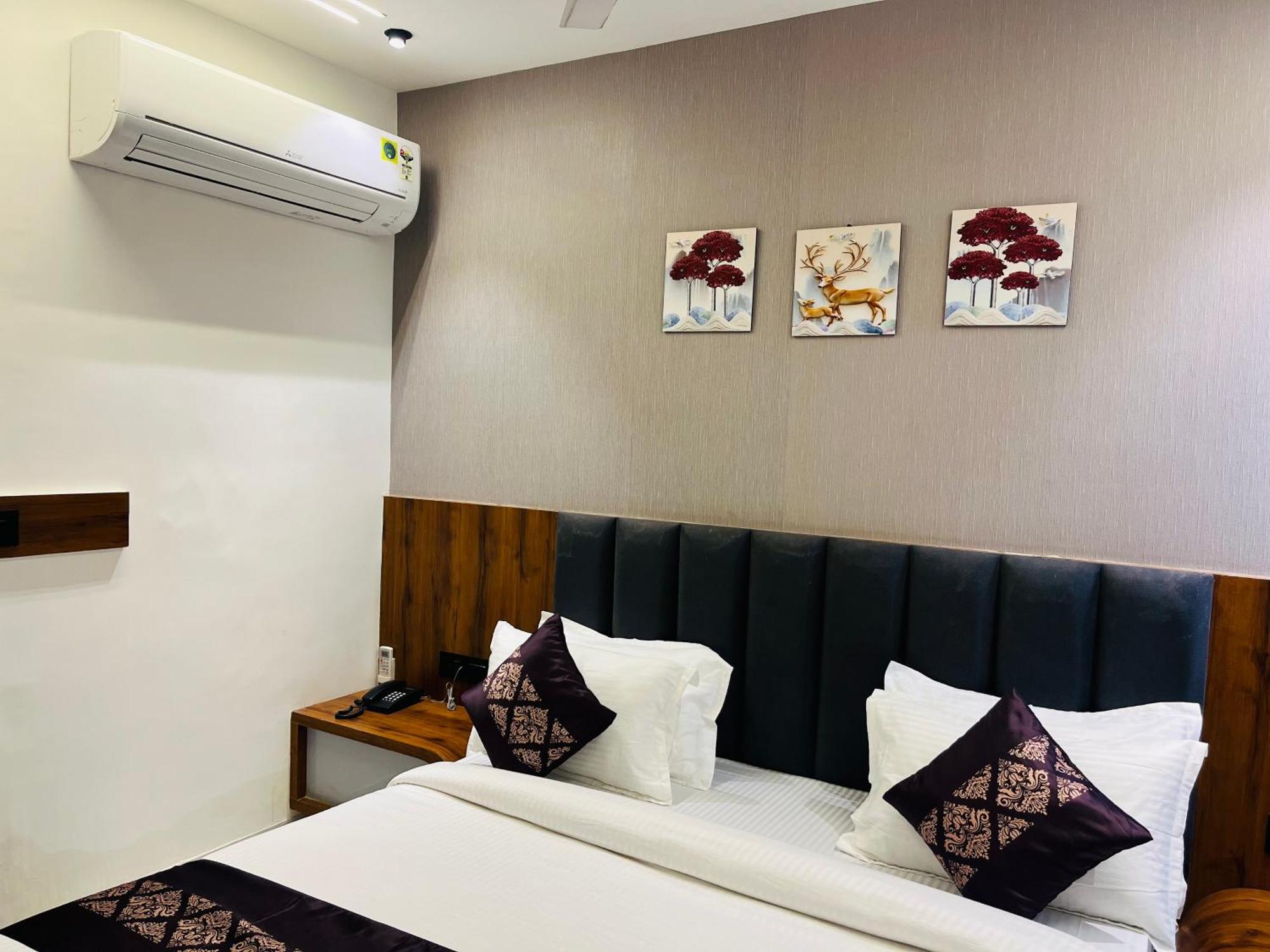 Hotel Royal Empire Gandhinagar Exterior foto