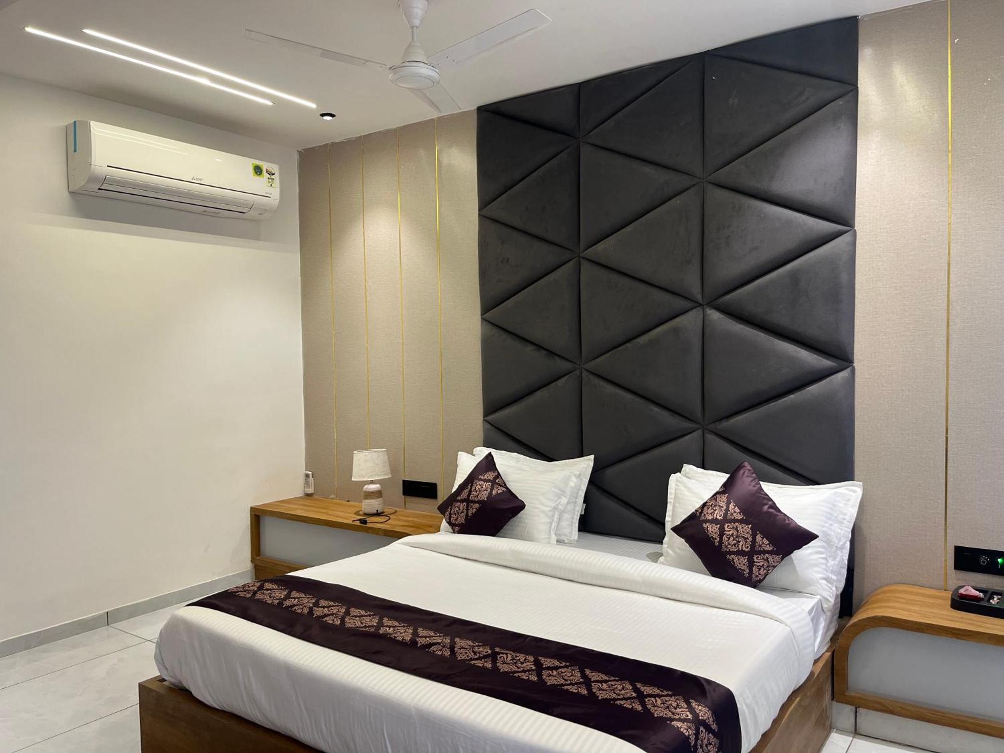 Hotel Royal Empire Gandhinagar Exterior foto
