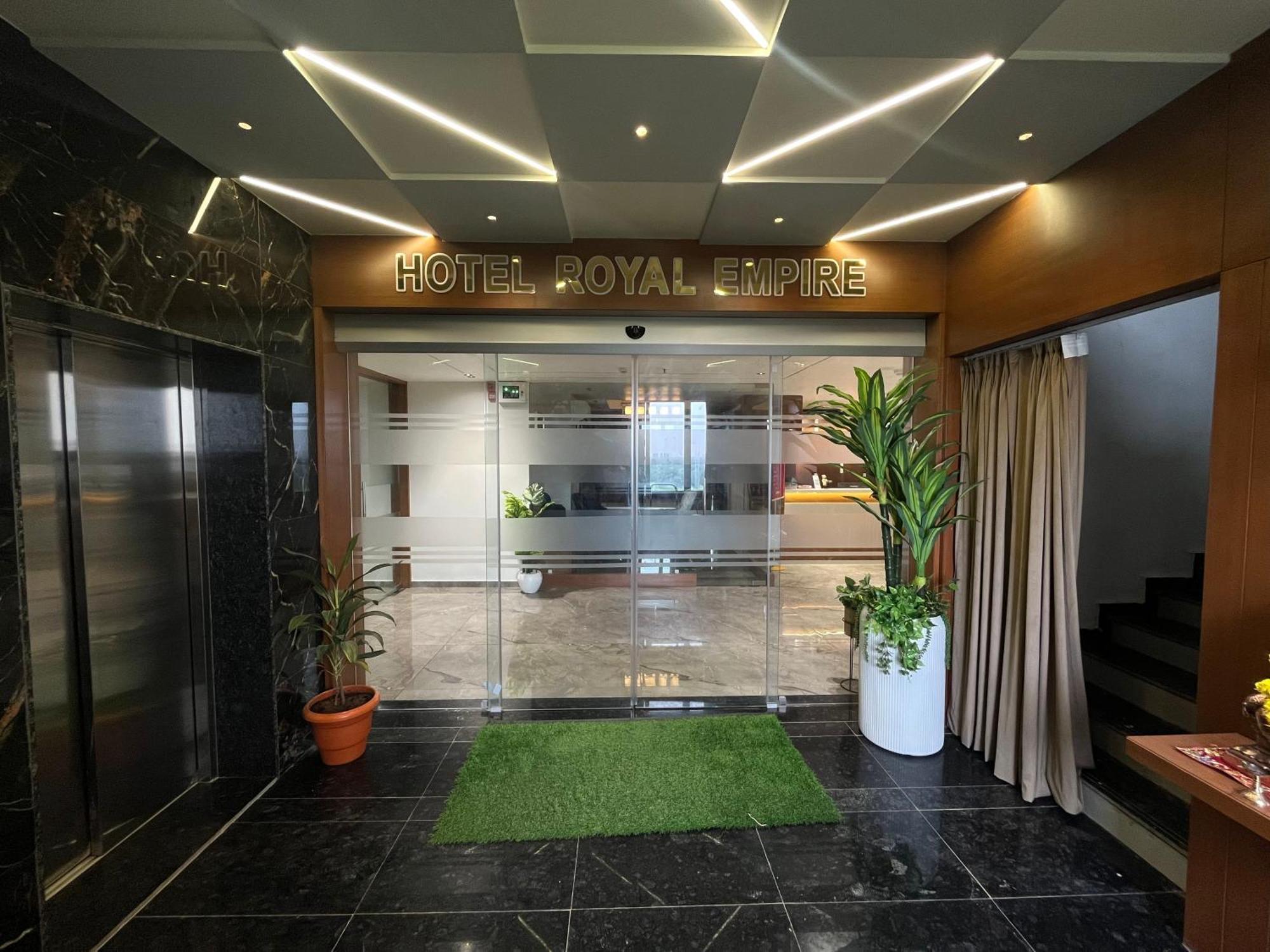 Hotel Royal Empire Gandhinagar Exterior foto
